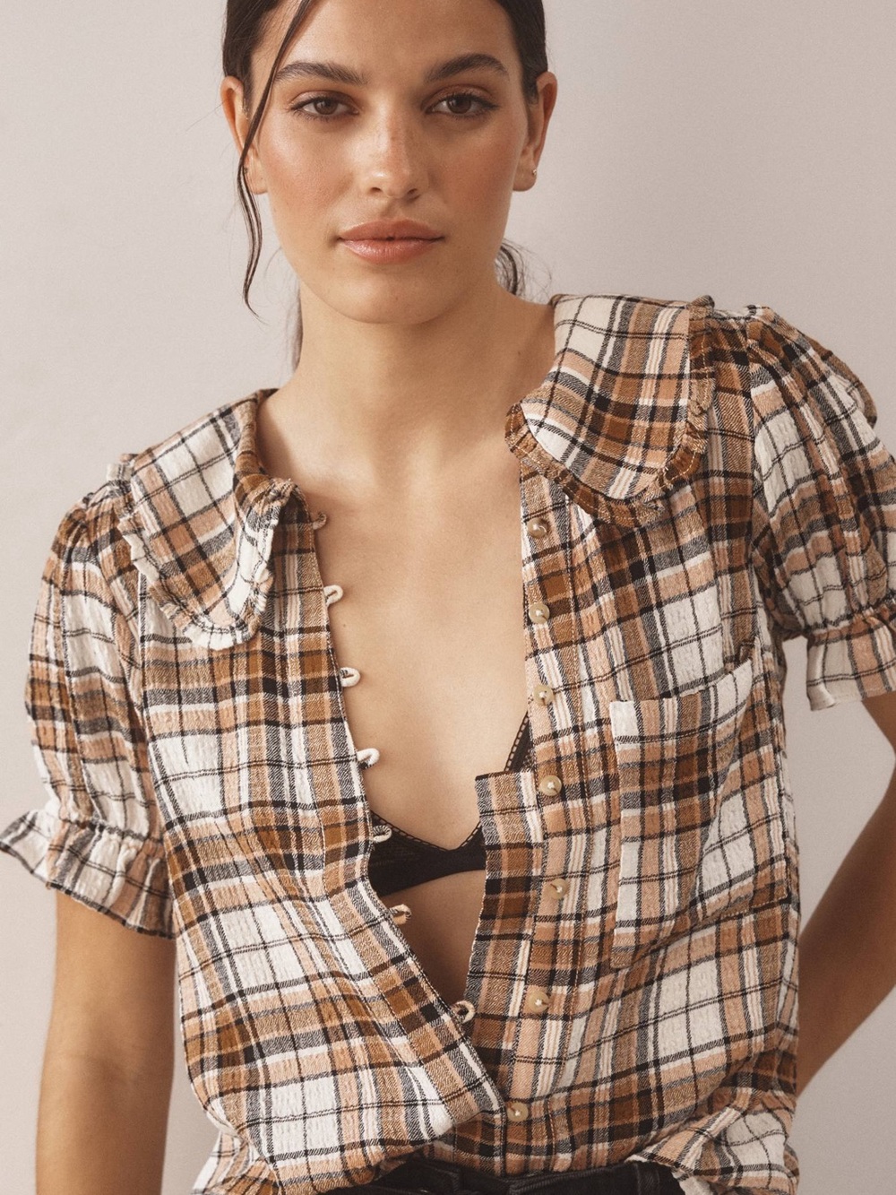 Pilcro Keira The Plaid Blouse Brown and White Button-Front Peter Pan Collar Med